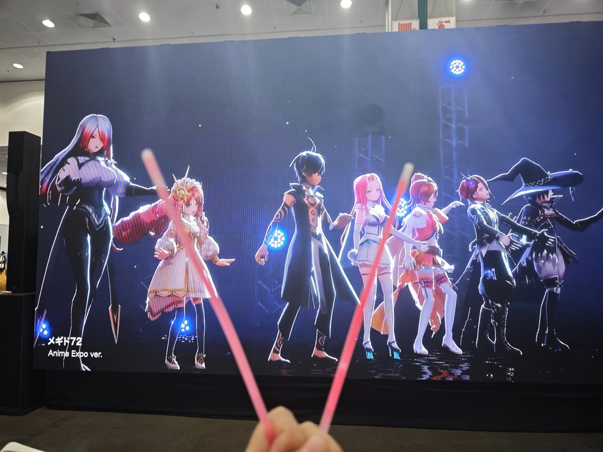mikan_yamano's tweet photo. 英語のゲーム紹介が出たとき感動しました
特別映像はちゃんと録り下ろしのMCがあります！しかも何パターンがありそうです(チケット代を出し惜しんだせいで一つしか見ませんでしたけど…自分が憎い

画像がヤバかったら消します
#メギド72 https://t.co/99P7r9vLNU