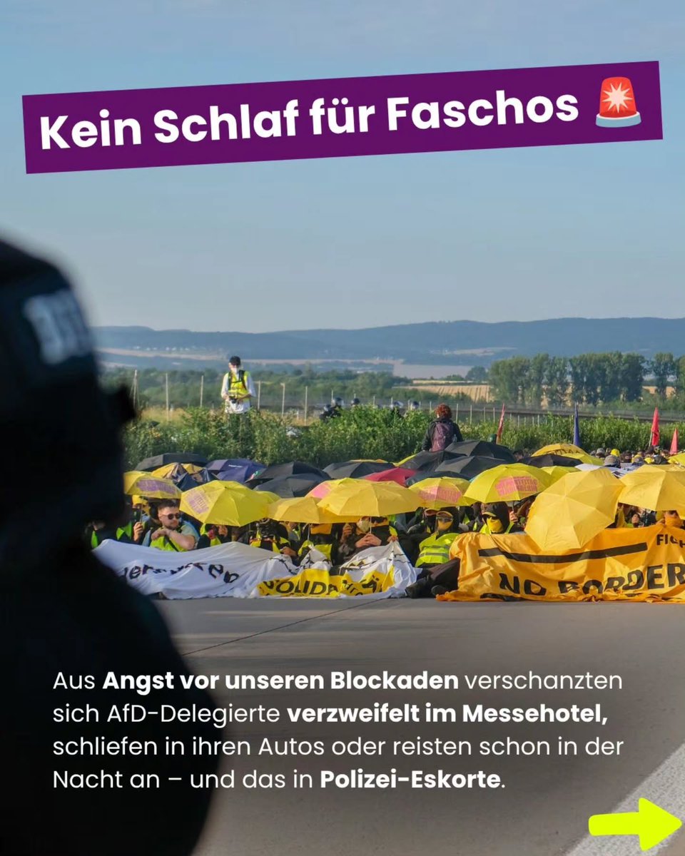 OmasGegRechtsLE's tweet photo. Ja, die AfD war diesmal früher angereist – aus Angst vor Blockaden &amp; aus bitteren Lehren der Vergangenheit. 💪 Dafür verschanzten sich Delegierte im Messehotel, reisten 6 Stunden (!) vor Beginn an &amp; ließ sich von Polizei-Massen eskortieren.
Trotzdem war der Protest in #Erfurt
1/2 https://t.co/ualTwyccUz