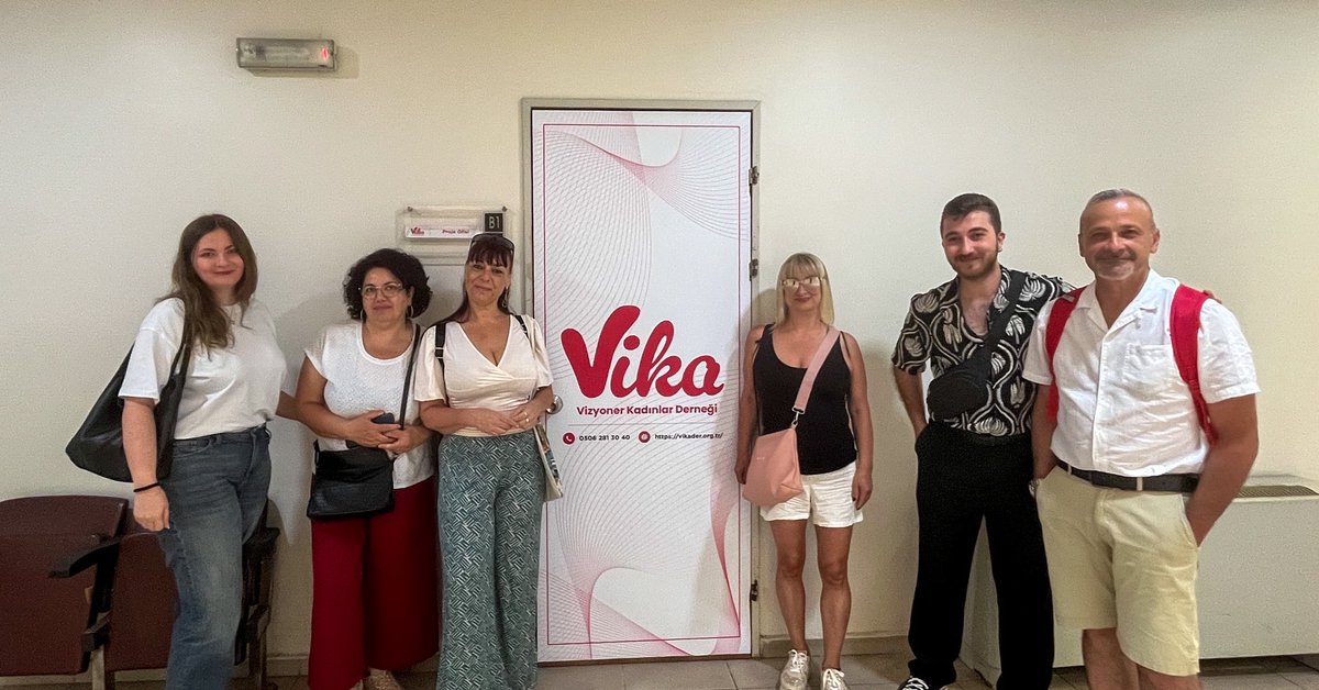 Vikader2's tweet photo. 🇹🇷 MOLLY BLOOM APS’Yİ DERNEĞİMİZDE AĞIRLADIK

Vizyoner Kadınlar Derneği olarak İtalya’dan Molly Bloom APS temsilcilerini derneğimizde ağırlamaktan memnuniyet duyduk. (1/10) https://t.co/yCJl5D1eEi