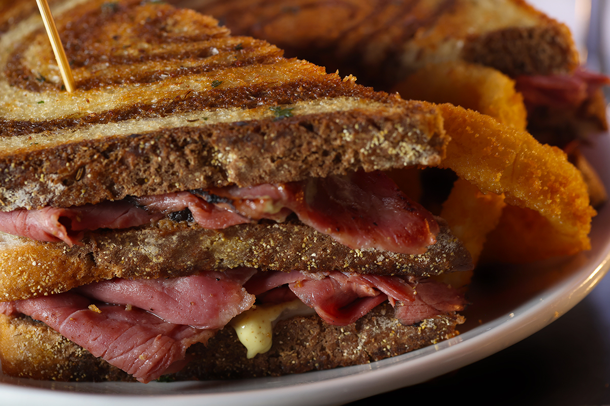 PeppermillVegas's tweet photo. When the sandwich looks this good, you know you’re in for a treat. 😍🥪 #PeppermillVegas https://t.co/7tJAW20vbu