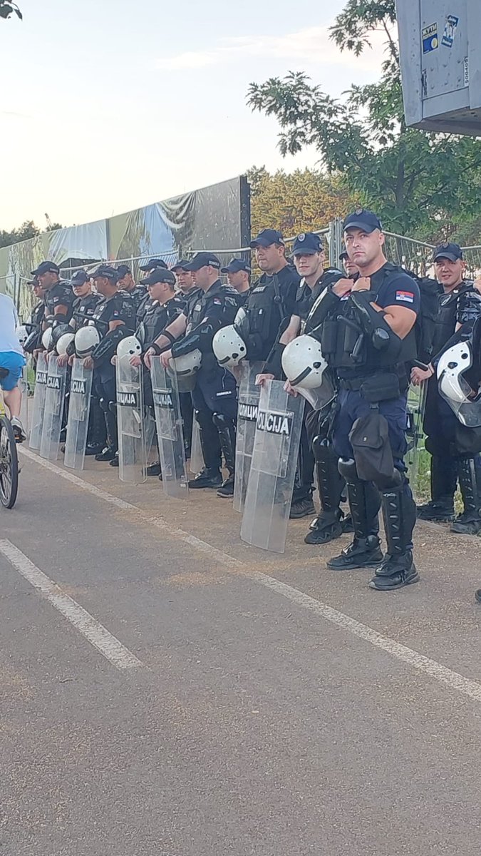 demokrateBG's tweet photo. Planovi režima za park Ušće su u direktnoj suprotnosti sa interesima građana‼️

Pred nama je samo jedan izbor:

Ili Srbija🇷🇸 ili SNS MAFIJA🛢

#beograd #usce #glasajZAstudente
#studentipobeđuju https://t.co/tL4kmVowZ2