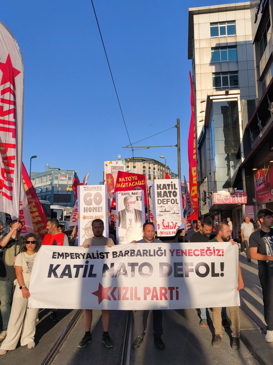 kizilprt's tweet photo. Emperyalist barbarlığın temsilcilerini ve onun savaş örgütü NATO'yu istemiyoruz.

Emperyalist barbarlık yenilecek, direnen halklar kazanacak! https://t.co/WXWYl11kOv