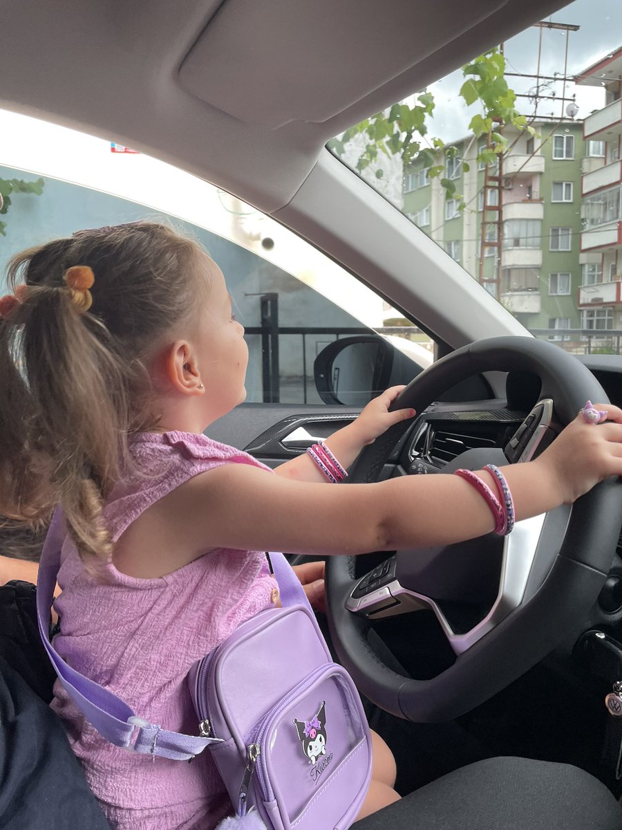 aliyeozanzeki's tweet photo. Bir çiçek yetiştiriyorum kendimden,ruhumdan bir parça💜 https://t.co/47G59rcOEz