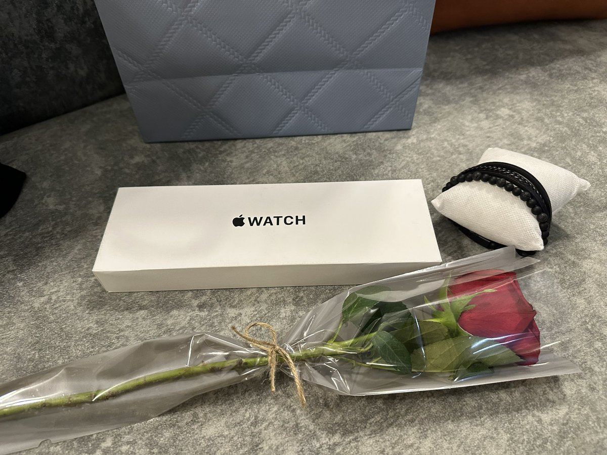 MR_W_4R's tweet photo. My parents graduation gifts 🩵 https://t.co/Uz3AgBwm6S