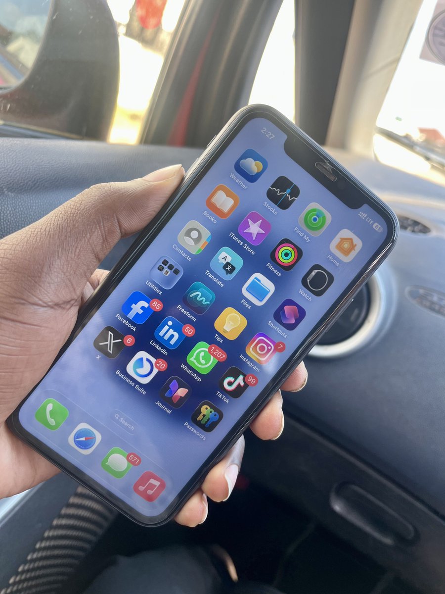 KondwaniKayira's tweet photo. Twitter Gang please help me sell this one 👇

iPhone 11
128GB
87% Battery Health
Face ID ✅
True Tone ✅
No parts replacements 

Mk 949,000 only
0995661489 https://t.co/LstYXPBfGd