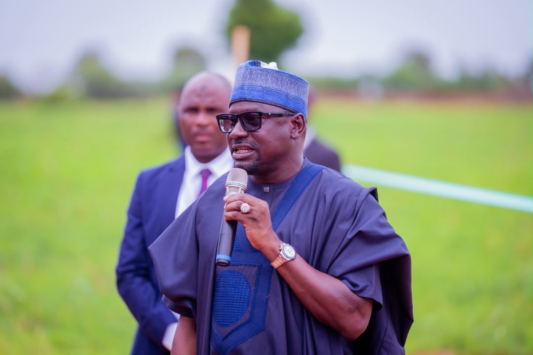 abbaaliyu_'s tweet photo. Some trips are carefully planned. Others happen because you meet leaders who are simply ready to get things done.

Today was one of those days.

What started as an engagement through our REA state by state roundtable has quickly turned into the groundbreaking of a 3.5MW utility-enabled interconnected mini-grid in Ambursa. The speed with which the Kebbi State Government moved from conversation to action made it an easy decision for me to join this important milestone.

I was deeply touched by the warmth and hospitality of the people of Kebbi and honoured to be received by His Excellency, Dr. Nasir Idris, the Executive Governor of Kebbi State. His commitment to expanding electricity access was evident, and I sincerely appreciate his kind words about the work of the Rural Electrification Agency. Recognition is always encouraging, but it is even more meaningful when it comes with a shared determination to deliver results for the people.