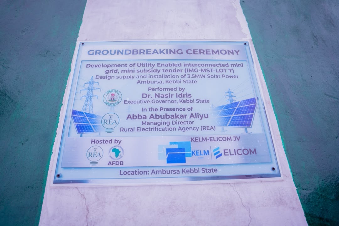 abbaaliyu_'s tweet photo. Some trips are carefully planned. Others happen because you meet leaders who are simply ready to get things done.

Today was one of those days.

What started as an engagement through our REA state by state roundtable has quickly turned into the groundbreaking of a 3.5MW utility-enabled interconnected mini-grid in Ambursa. The speed with which the Kebbi State Government moved from conversation to action made it an easy decision for me to join this important milestone.

I was deeply touched by the warmth and hospitality of the people of Kebbi and honoured to be received by His Excellency, Dr. Nasir Idris, the Executive Governor of Kebbi State. His commitment to expanding electricity access was evident, and I sincerely appreciate his kind words about the work of the Rural Electrification Agency. Recognition is always encouraging, but it is even more meaningful when it comes with a shared determination to deliver results for the people.