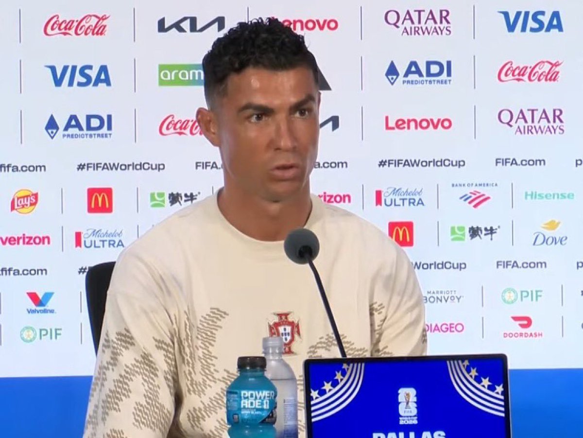 futtmais's tweet photo. 🚨 Cristiano Ronaldo: “Não sou mais o mesmo jogador que era. Mas ainda posso marcar gols e espero poder amanhã. Se não, espero que outra pessoa marque porque a missão é chegar à próxima fase, não eu marcar gols.” https://t.co/QwoDwbgJwK