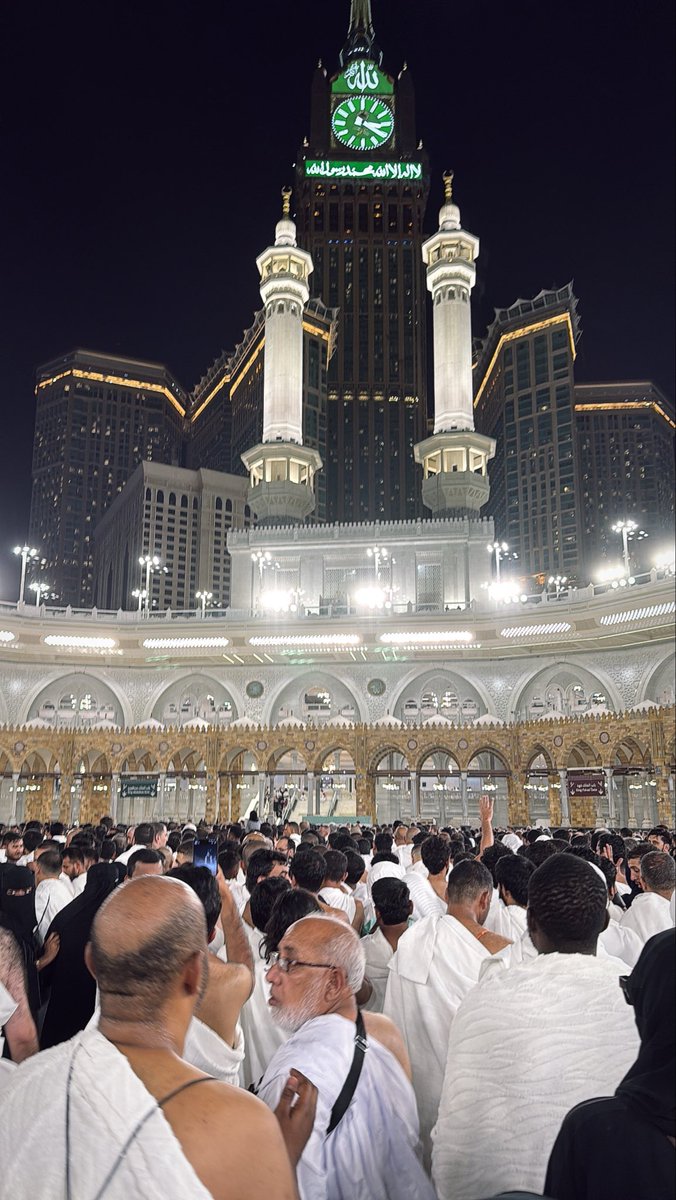 azwranals3di's tweet photo. الحمدُ لله الذي بلّغنا زيارة بيته الحرام وكتب لنا العمرة، 
اللهم وتقبل منّا أعمالنا ولا تردنا خائبين يارب، 
اللهم لا تجعله آخر العهد ببيتك، 
اللهم وارزقنا زيارة بيتك الحرام أعواماً عديدة و أزمنة مديدة❤️. https://t.co/DRSg9nnIWP