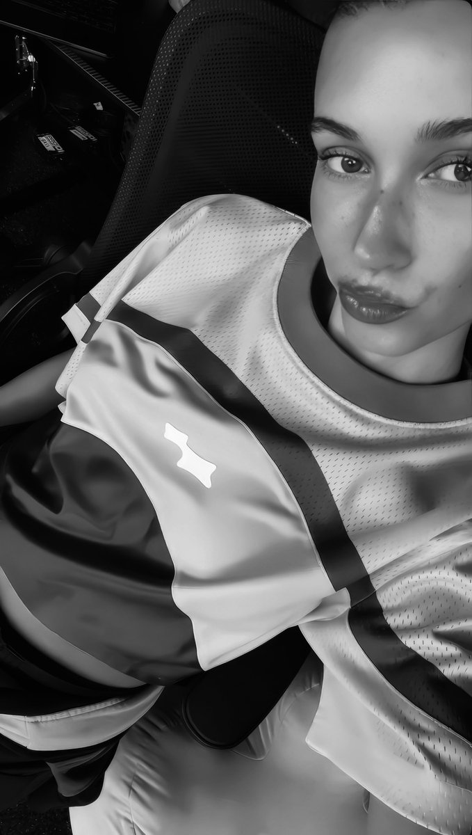 etoilenoirs's tweet photo. ⠀ ִ ⠀𝜗⠀ DAILY CAM  ⠀———⠀   UPDATES  .ᐟ
 ⠀ ⠀etoilenoirs  ⨾⠀heaven’s favorite muse. https://t.co/lxU8mXBC0u
