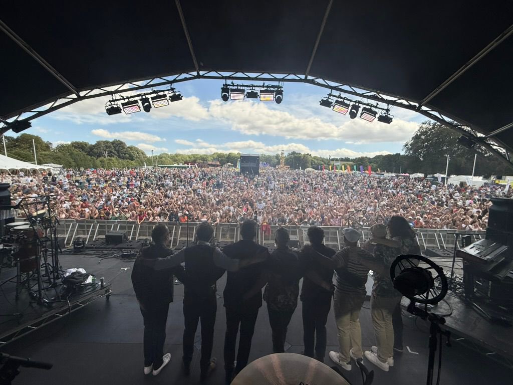 TheTonyHadley's tweet photo. Fantastic time at @Chilfest yesterday! Great weather and a great crowd. Love and thanks, Tone xx https://t.co/AH3Oaf0qAm