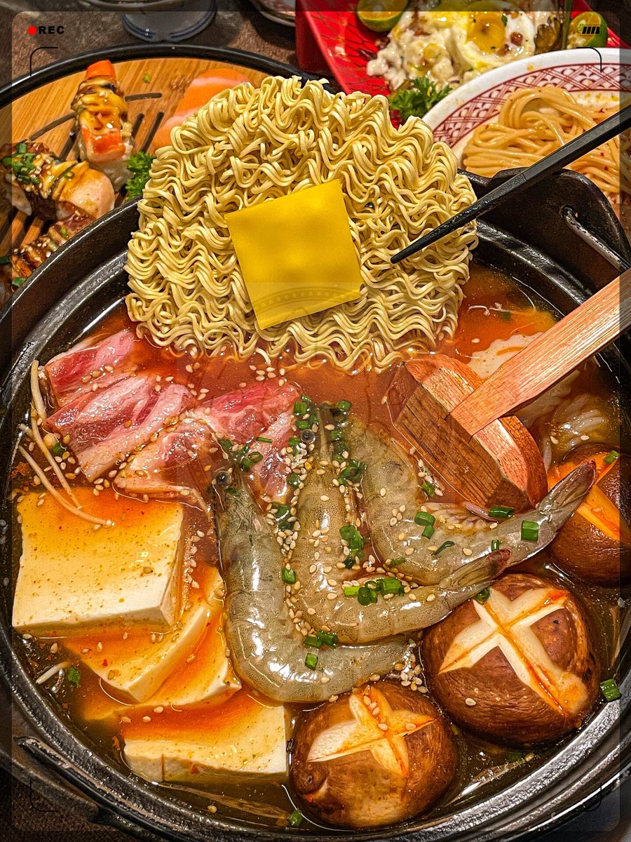 afiyevn's tweet photo. Just found the best hidden gem in downtown Tokyo—this tiny ramen shop serves rich, creamy tonkotsu broth that’s been simmered for 12 hours, plus perfectly springy noodles that hit different. 10/10 would line up 30 mins again! https://t.co/nn0O80682T