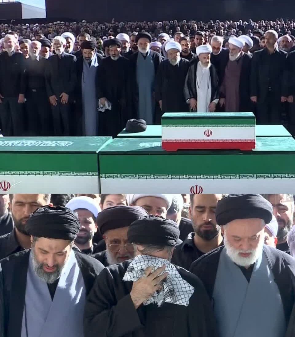 Fatimaa_1990's tweet photo. الصف الأول الوحيد الذي استغله أبناء "سيد القائد" بعد كل هذه السنين من استشهاد والدهم!
#باید_برخاست
#قوموا_لله https://t.co/Pm2m8sNmMi