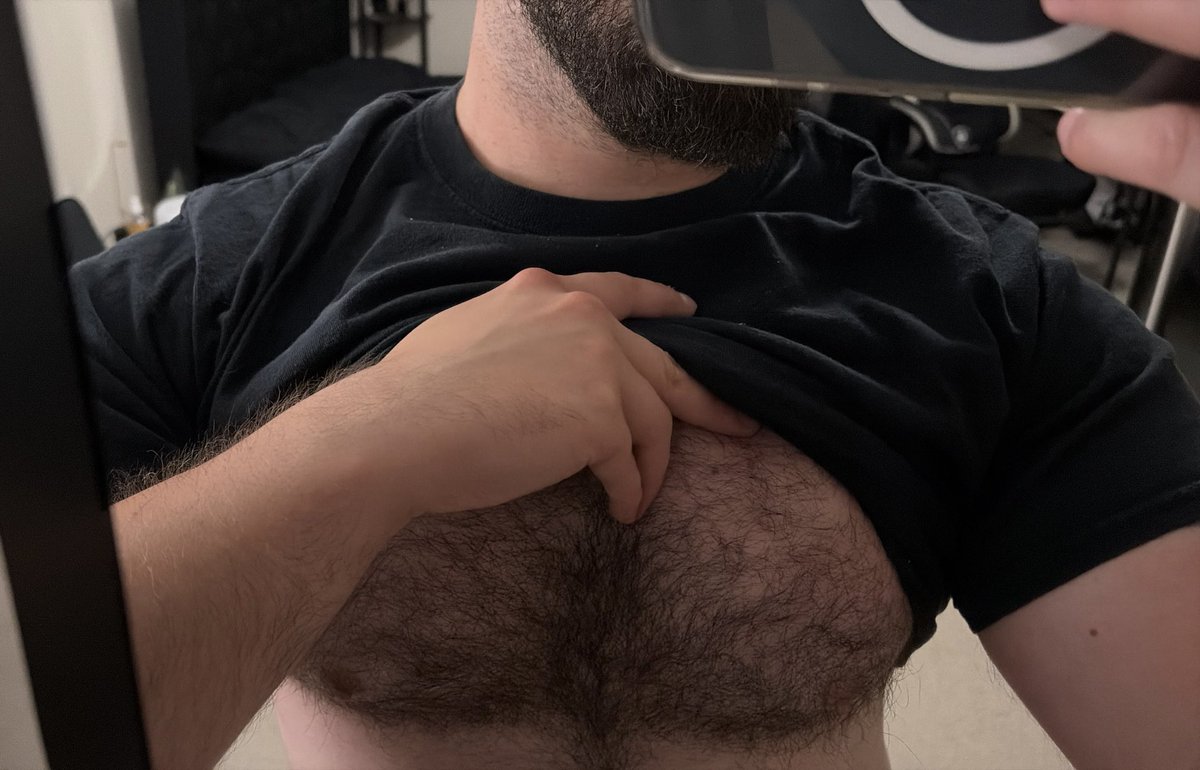 PapiKamikaze's tweet photo. Showing a lil bit of tit if y’all don’t mind https://t.co/vl0ypFsnoU