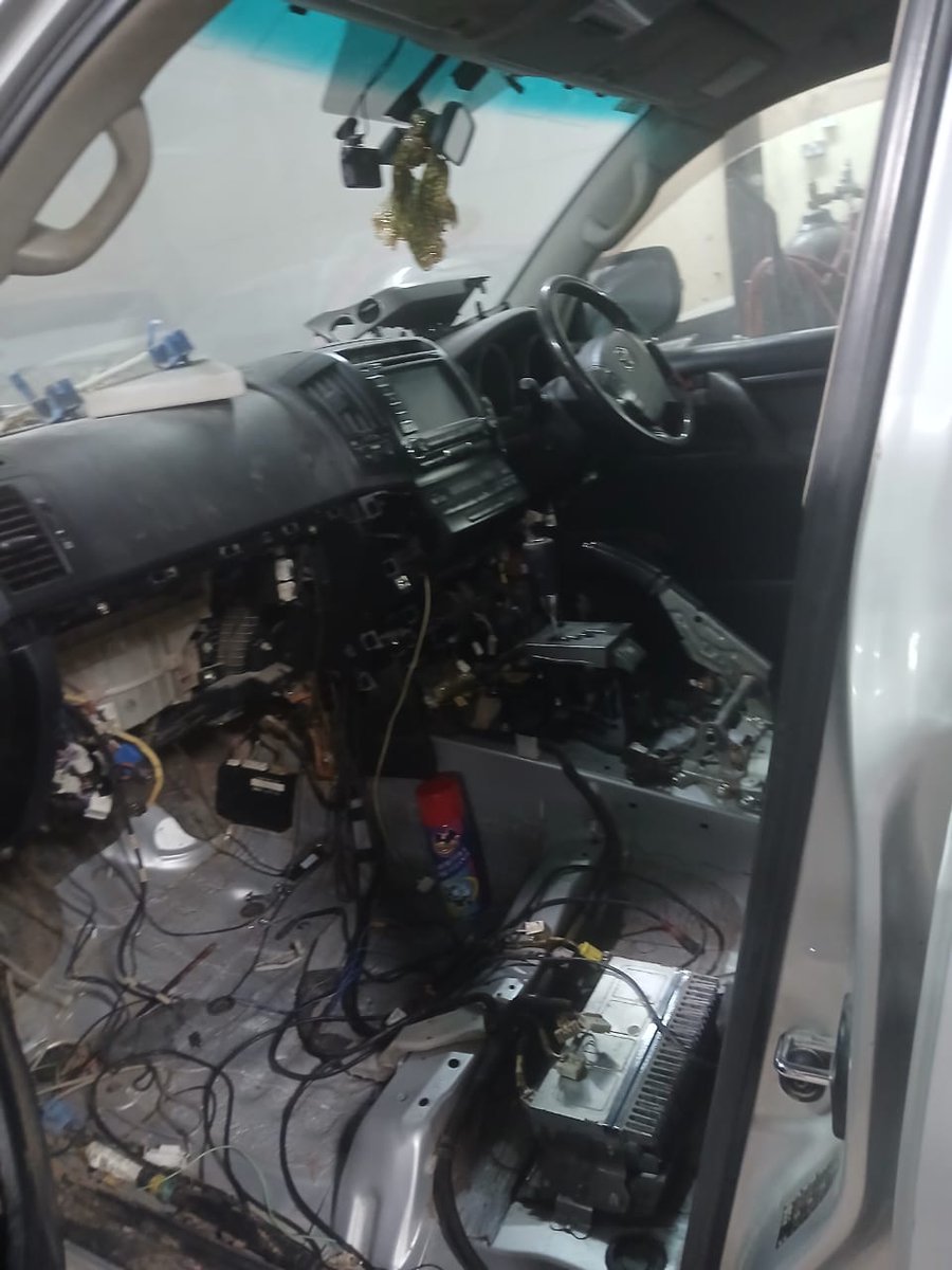Austinakala's tweet photo. PRE PURCHASE INSPECTION

if you going to buy a vw car... Look for a mechanic conversant with vws, if it's a toyoda same, if mazda same. No inspector can be conversant with all brands🤣. 

Specialisation is KEY. 

BOFA GARAGE
Austin. https://t.co/Z4anF8WtNv
