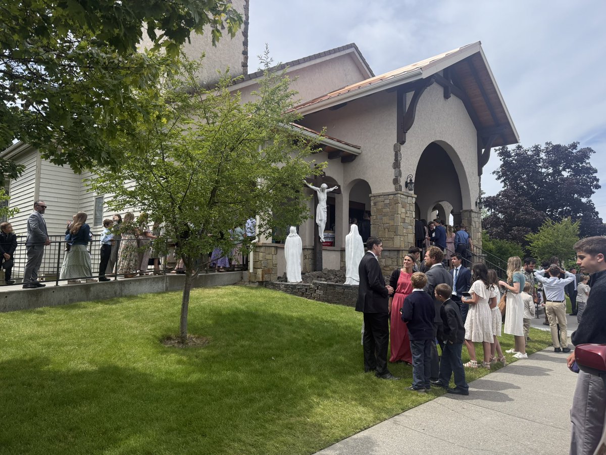 realDaveReilly's tweet photo. There is a line out the door to get to the SSPX Mass in North Idaho.

It’s been like this all morning. Packed, standing room only….

This is the 5th mass today, and it’s not the last either. https://t.co/jllGlLGeVm