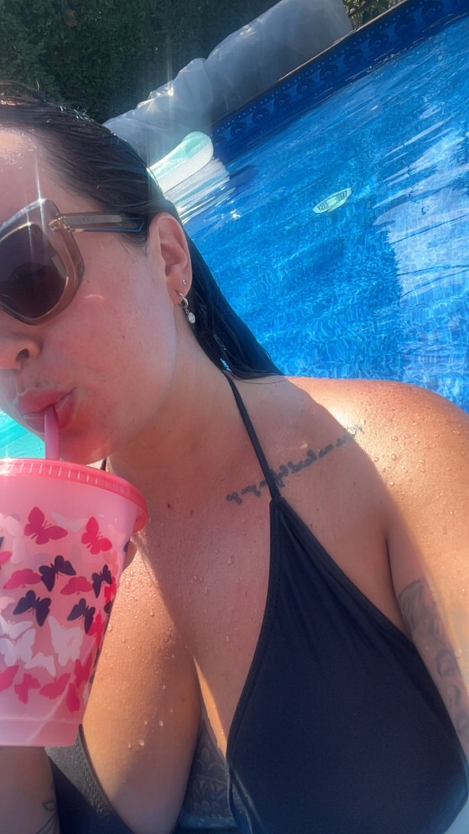 mariepier_co's tweet photo. tellement fashion le rosé dans le sippy cup https://t.co/7AlZluVrBL