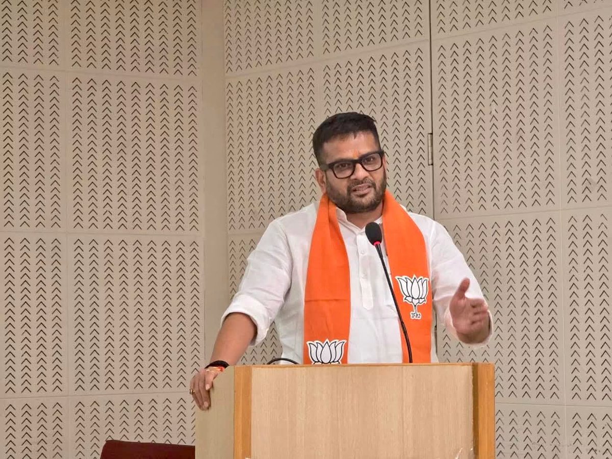 pauravhpatel's tweet photo. પરમ મિત્ર, ગુજરાત પ્રદેશ ભારતીય જનતા યુવા મોરચાના પૂર્વ અધ્યક્ષ અને ગુજરાત પ્રદેશ ભાજપના પૂર્વ સહ-પ્રવક્તા ,વડોદરા જિલ્લા ભાજપ ના પ્રભારી @DrRutvij જી ને જન્મદિવસની અનેકગણી શુભકામનાઓ.. https://t.co/X05kefBG8D