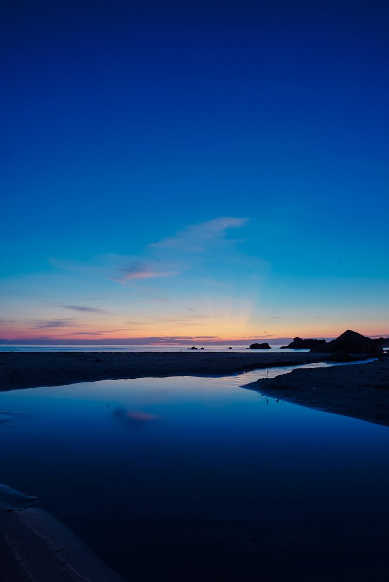 gajumaruu_s's tweet photo. 夜を待つ海 https://t.co/YnITiSn9Ph