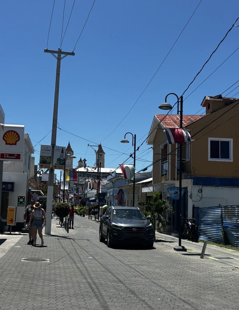 susjws7's tweet photo. @Dominicanhd86 @MikaPS4 @DrLadilla puerto plata al lado de caracas es un CHISTE, JAJJAJAA si dices que ese rancho es para ricos ya me imagino cuál es tu nivel socioeconómico como para decir eso JAJAJAJAJJA solo caracas ya le gana a toda RD junta, no he visto un solo edificio en esa isla jaajaj pobretón https://t.co/uo21PwowCL
