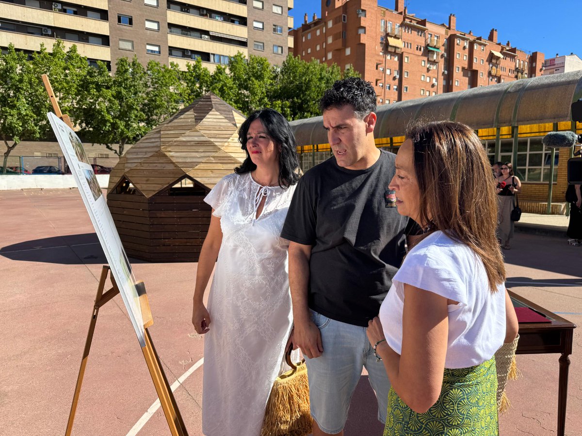 cmsusin's tweet photo. 🌳 Este viernes firmamos el convenio para la renaturalización del patio del #CEIPAlcoraz con la alcaldesa de Huesca, @Lorena_OrdunaP
🔗 https://t.co/Ygvc8noW9Y
Conlleva una inversión de 165.437 euros, financiados por el @aytohuesca, dentro de la iniciativa #PatiosXElClima https://t.co/TJRCCLzkY8