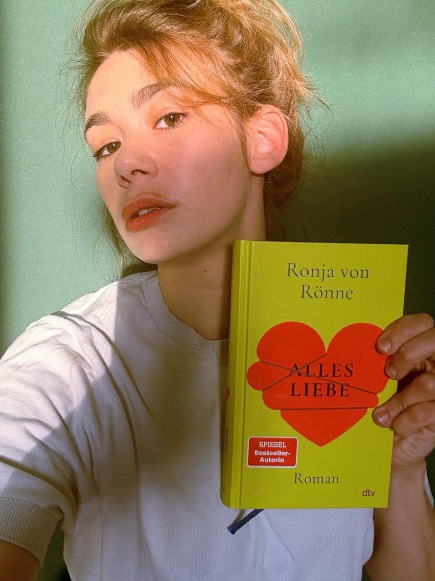 Sudelheft's tweet photo. Hab ein neues Buch geschrieben, hat drei Jahre gebraucht, ist gut geworden, und jetzt verabschiede ich mich wieder von dieser Scheiß-Musk Plattform.
https://t.co/CUpZmkxvlL https://t.co/NuTTT0RmB7