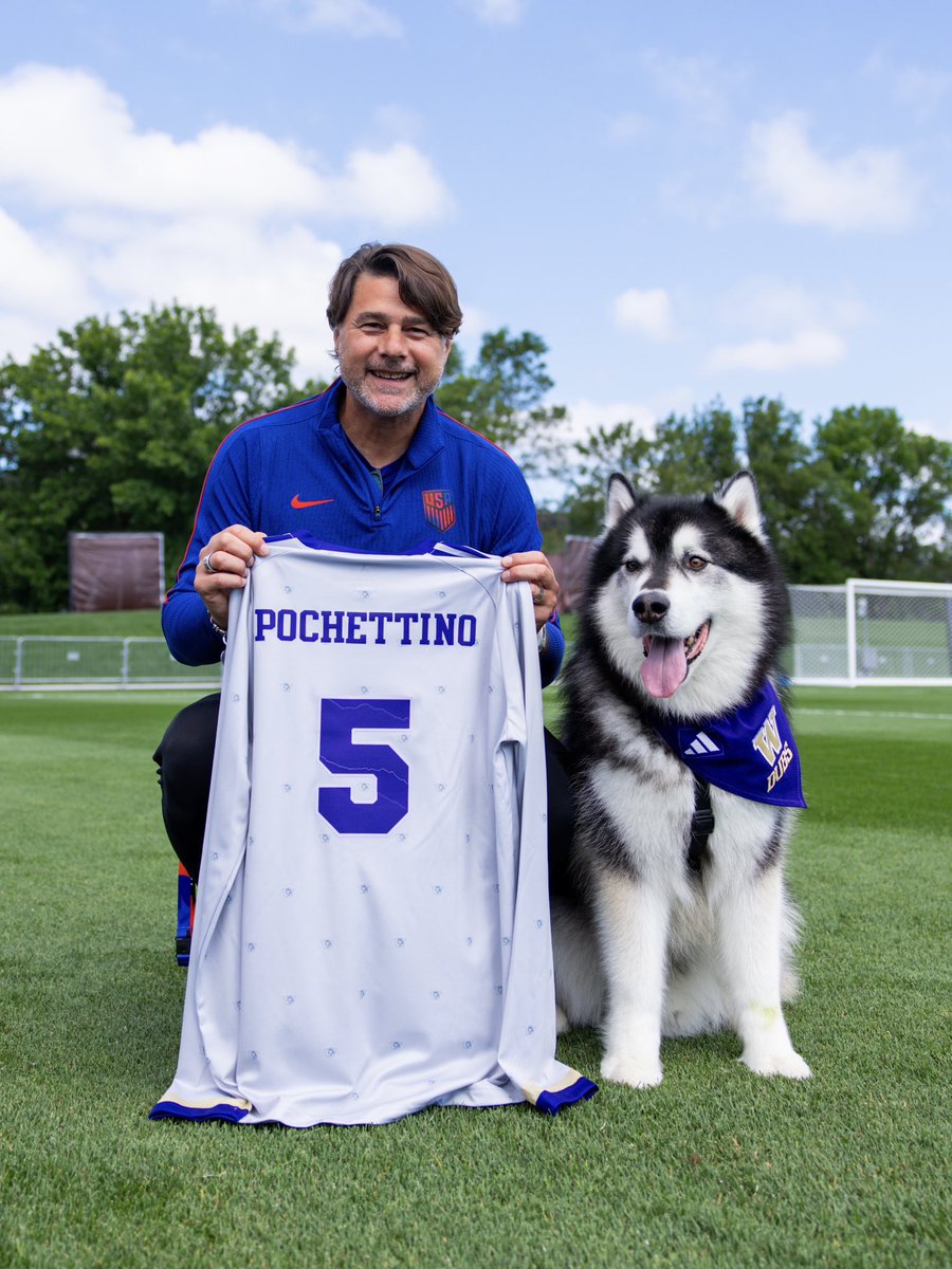 UWAthletics's tweet photo. Name a more iconic duo 🇺🇸 https://t.co/pQ8IlfuVOt