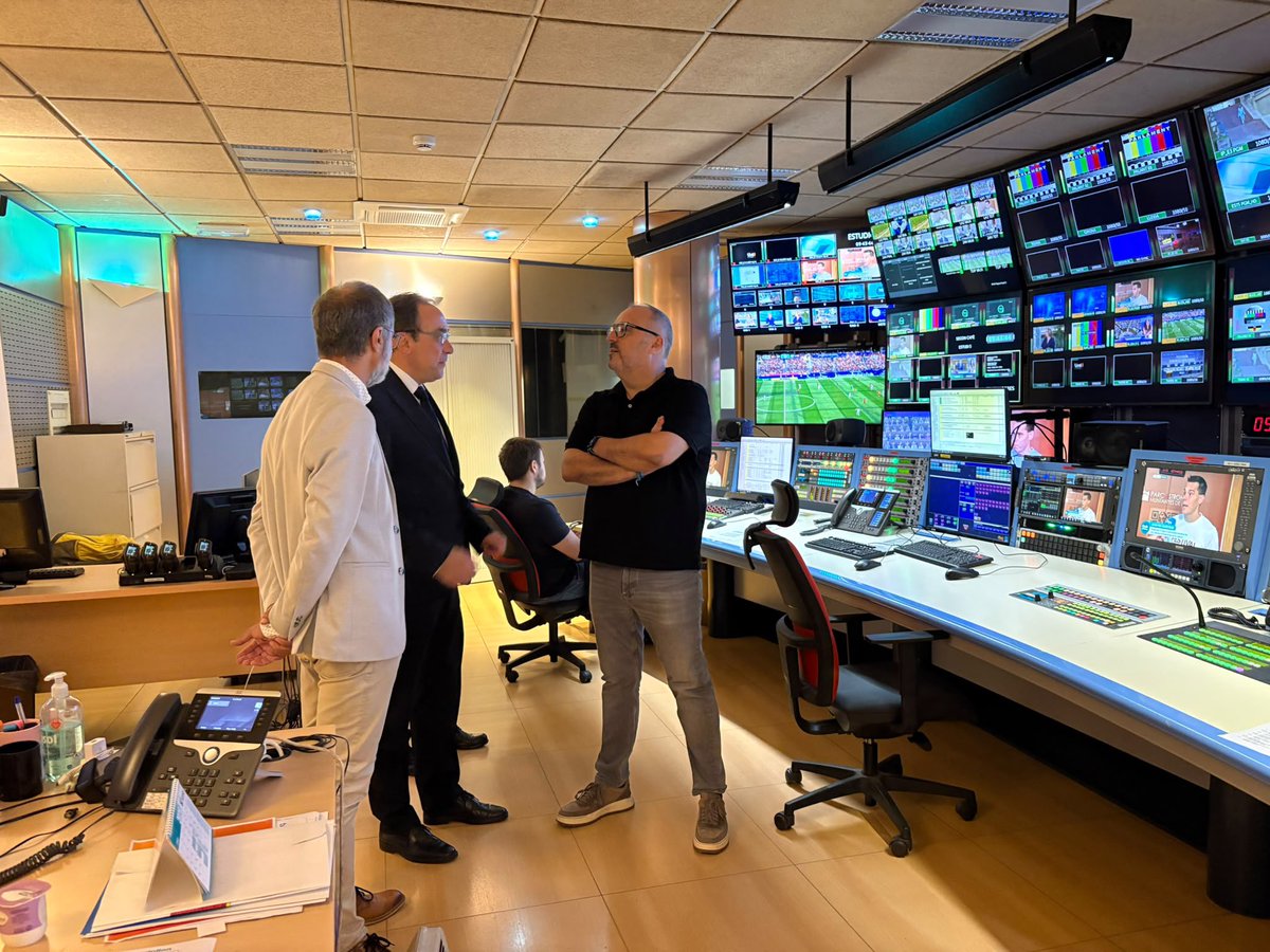 joseprull's tweet photo. Les instal·lacions de RTVE Catalunya tenen una gran potència tecnològica i audiovisual, i són, alhora, memòria col·lectiva de la història televisiva de moltes generacions.

Les vaig visitar abans ser entrevistat al programa “Aquí Parlem”, amb Lluís Falgàs: https://t.co/frb9Gp7we7 https://t.co/T7D4oiVxDM