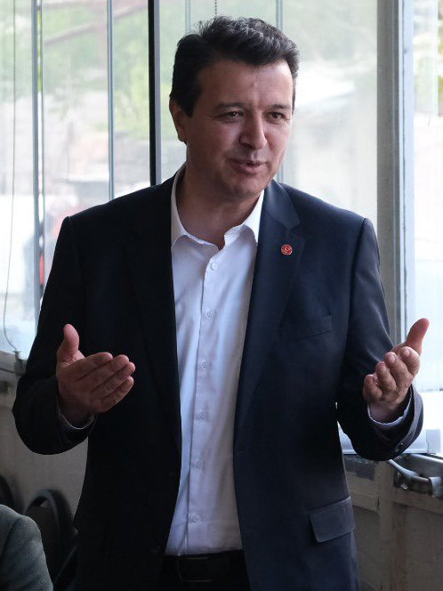 DeSeteneya's tweet photo. Saadet Partisi Genel Başkanı Mahmut Arıkan;

"O eski NATO düşmanlarına bugün NATO dostlarına sesleniyorum."
"Bosna'yı ne çabuk unuttunuz siz?"
"Srebrenitsa'yı ne çabuk unuttunuz?"
"Irak'ı Afganistan'ı Libya'yı ne çabuk unuttunuz?"
"Ankara'nın her tarafını 'Barışın anahtarı NATO' pankartlarıyla donattınız."
"NATO bugüne kadar nereye barış getirdi?"

#EmekliMaaşınaBrandaYetmez