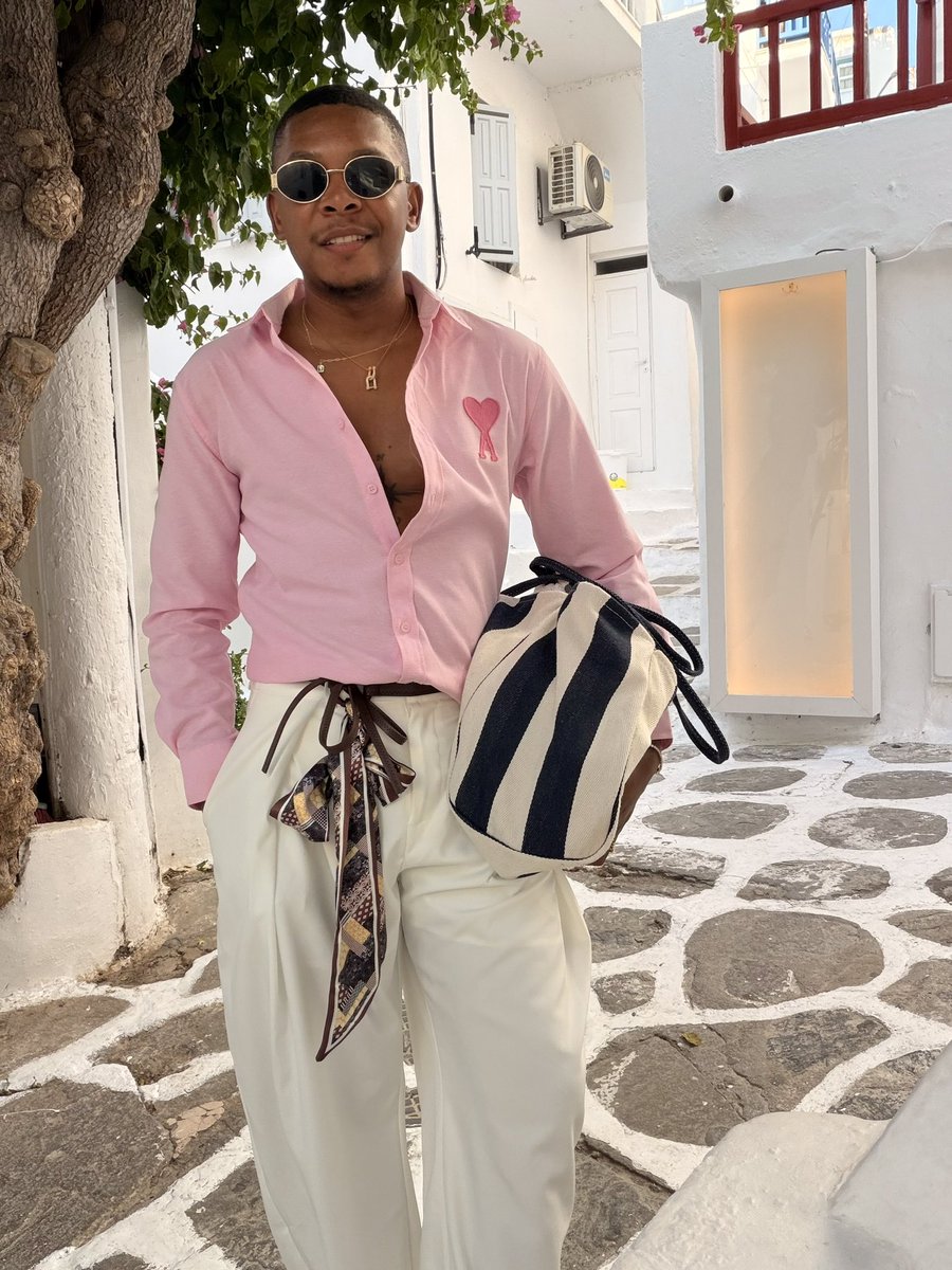 papa_banco's tweet photo. Mykonos Day III 🌺 https://t.co/m8HelJYESQ