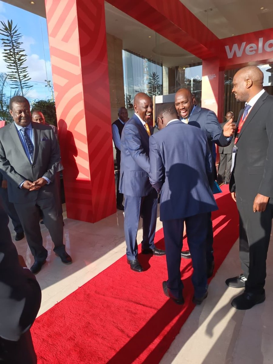 GlitteringAnge's tweet photo. Thugs in suits.
These are the worst people we have in Kenya.
Murkomen is allowing goons to work with police.
Moses Kuria is harrasing journalist in Ol Kalou and pouring money there
Musalia is not supporting young leaders emerging in western.
Ruto.. Too much to type.
Thugs in suit!!