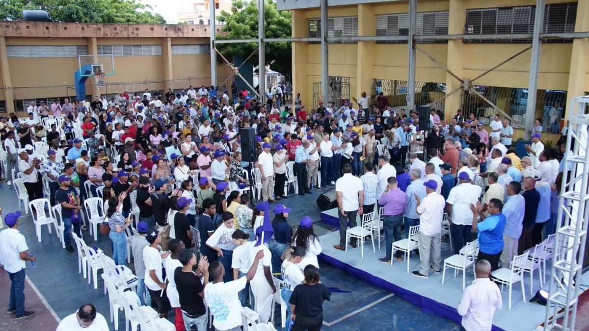 Elisabeth_809's tweet photo. Con equipos motivados y una agenda de trabajo permanente, Francisco Javier demuestra que el compromiso se construye con hechos. #FranciscoJavierPresidente🇩🇴 #DNconFranciscoJavier https://t.co/toGpG8c0Nk
