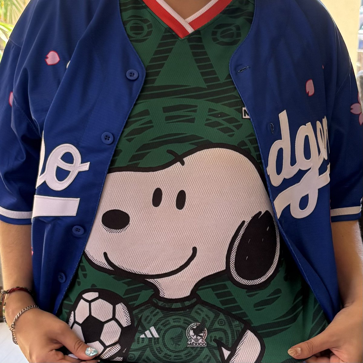 suhjellee's tweet photo. cuando los dodgers juegan a las 4:20pm pero méxico juega a las 5pm https://t.co/o5Ze2US9kd