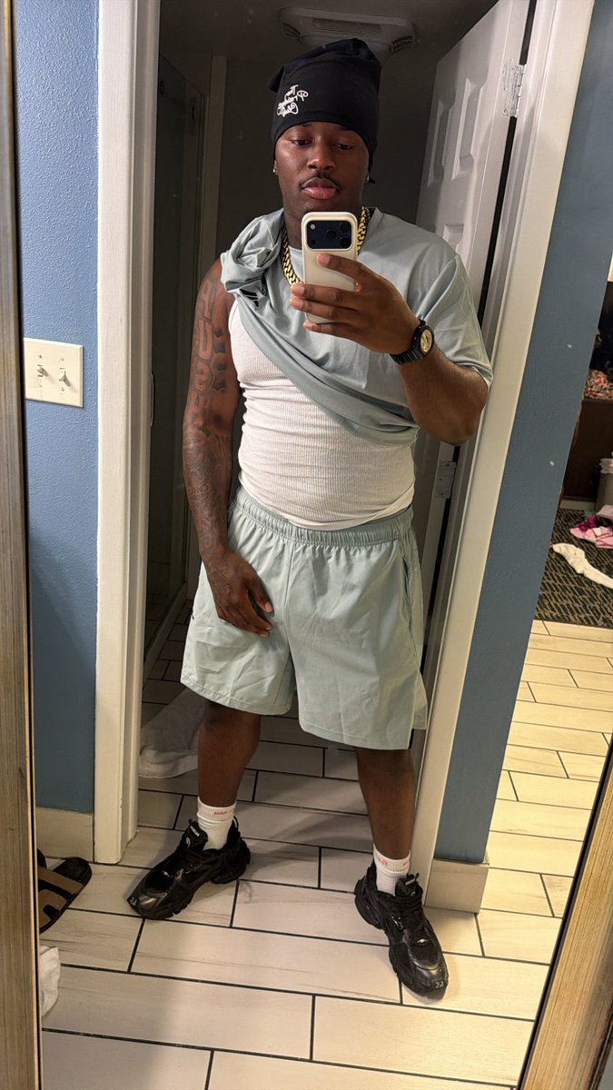 suprxmeeee's tweet photo. Where the 10s att👀 #prettygirls https://t.co/uYFzmGPWHp