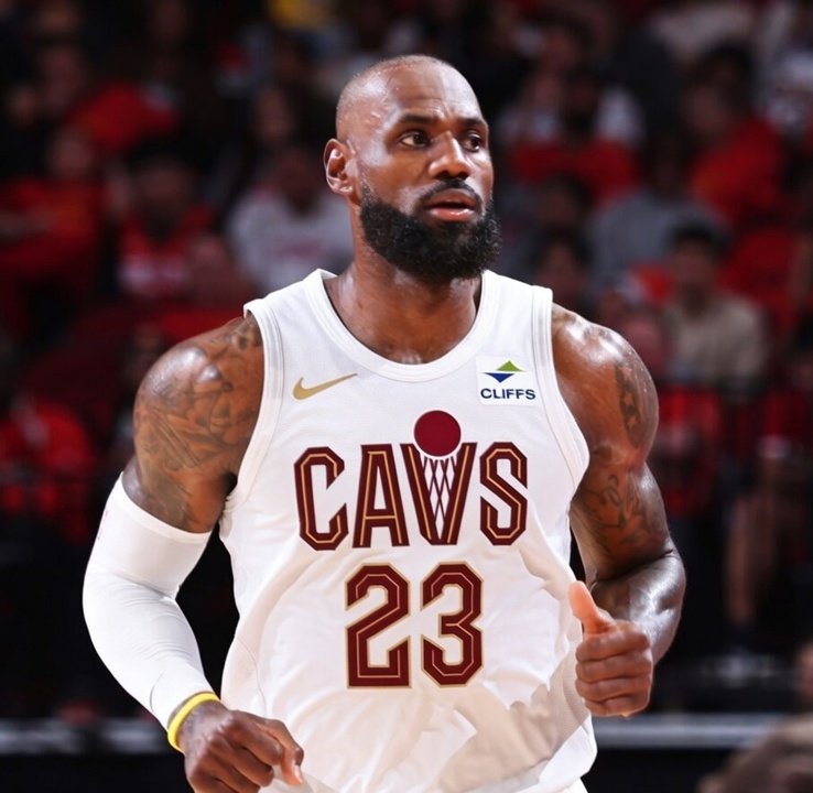 Shane00's tweet photo. If LeBron goes back to Cleveland they have to change the jersey. So much aura would be lost https://t.co/NKv8pbhi1m