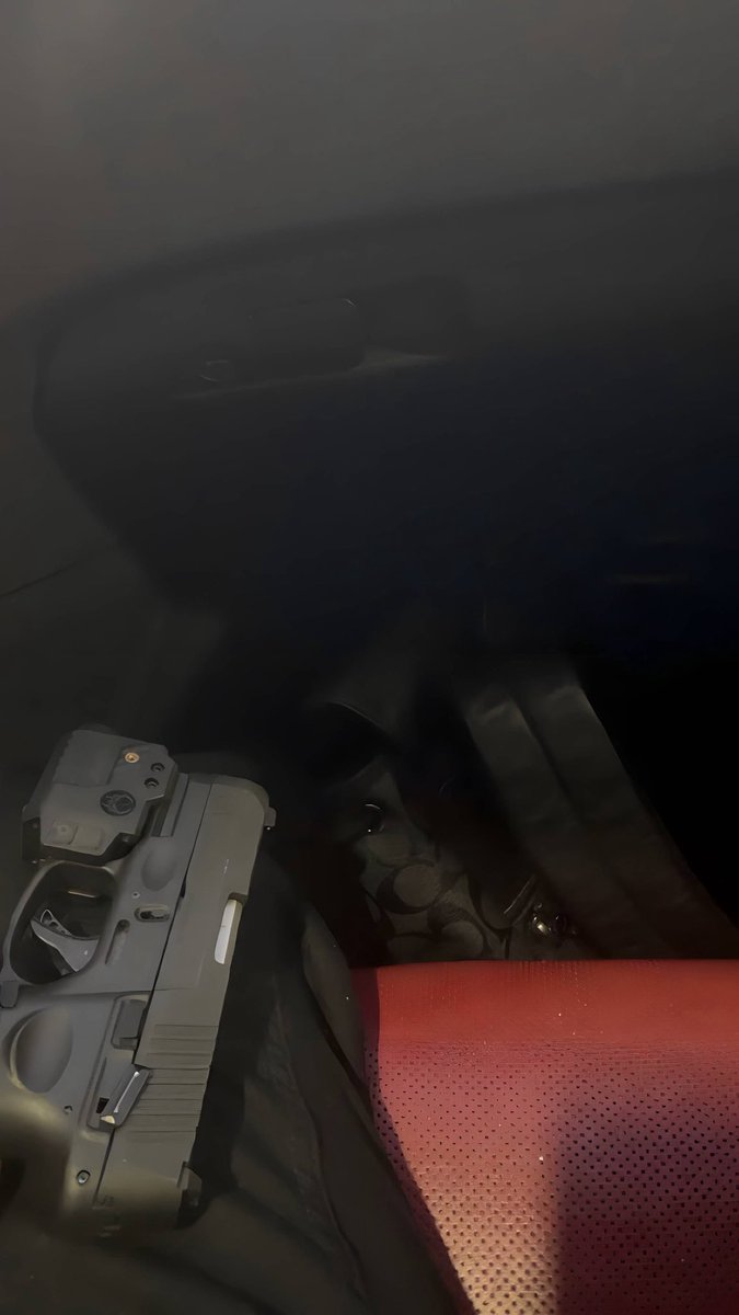 FentanylMover's tweet photo. @opencarry745 @DonTilaban359 @goated5star @KalStevenson23 @YB_CrossSlime Dats not my gun?😭😭 you flexin a arp cuz?😭 my whole hood got arps fool, Just make sure u got quick draw cuz u run into a nigga like me u won’t even be able to up that btch🤣 https://t.co/lbceriZ2N3
