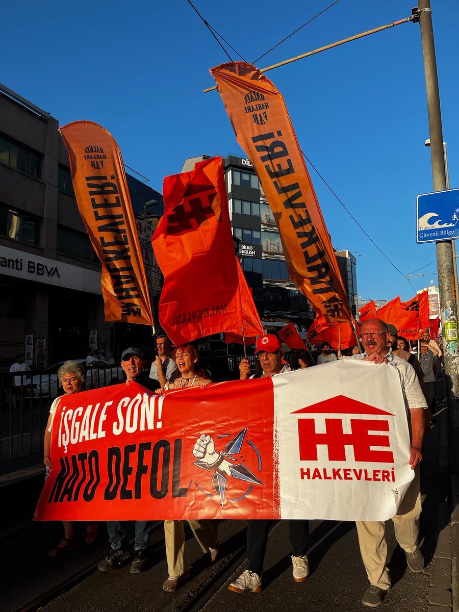 hakmucadelesi2's tweet photo. İşgale son, NATO defol! 

📍İstanbul 
NATO'ya Hayır Koordinasyonu https://t.co/lCVscvsR9v