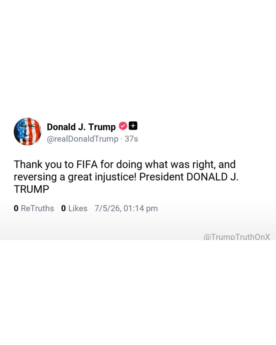 lazarorosa25's tweet photo. Rapaz, isso aqui é uma VERGONHA sem tamanho! A FIFA retirou a suspensão aplicada ao atacante estadunidense Folarin Balogun após o presidente dos EUA ameaçar “cancelar completamente” a Copa do Mundo no país.
 
Trump comemorou: “Obrigado à FIFA por fazer o que era certo e reverter uma grande injustiça!”

É esse país que chamam de “maior democracia do mundo”? Bizarro!