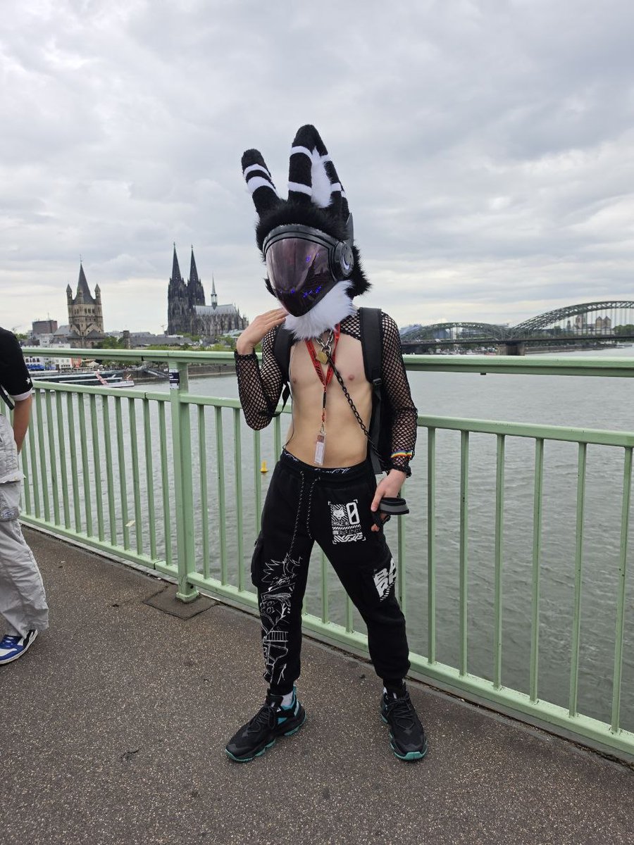 UmbraProtogen's tweet photo. Pride in Cologne, truly the most fun i have ever had! Idk who the fuzzies are in the group photo but yall cute as hell. Also featuring @kink_Hunter_  who took most of the pics 🗣️🔥 https://t.co/YfCneP7680