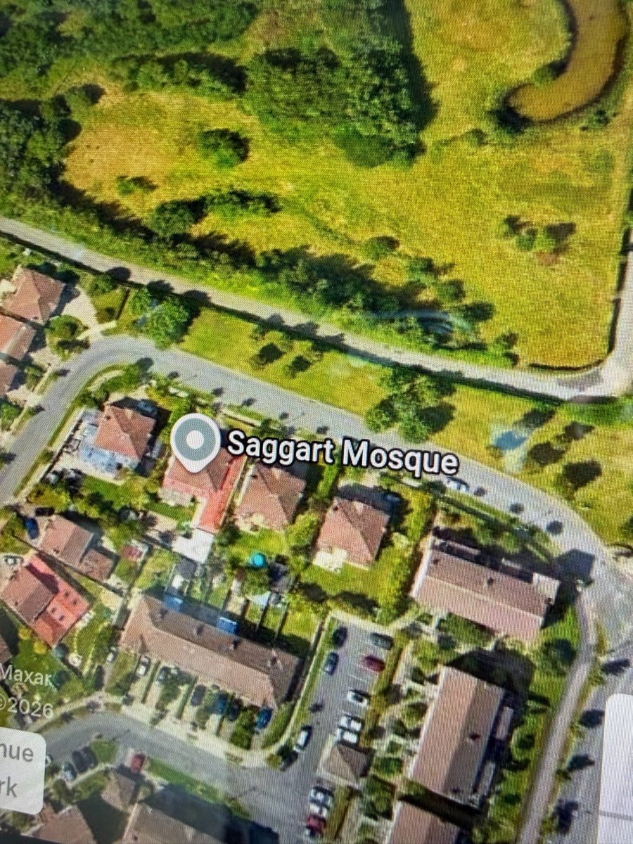 TheFlareNews's tweet photo. CITYWEST 🇮🇪

A house in Carrigmore, a housing estate a few minutes away from IPAS mega centre Citywest Hotel, appears to have been converted into a Mosque. https://t.co/io41m7HnWr