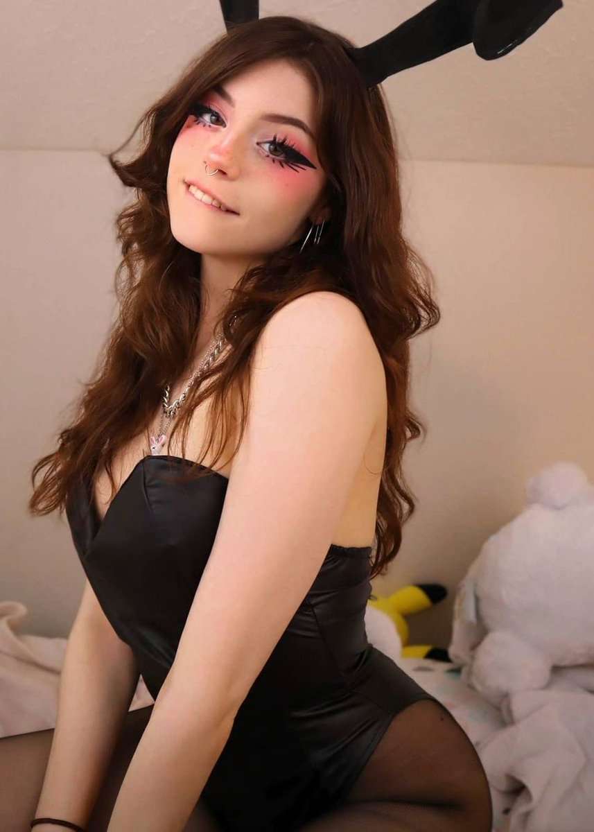 UHDPICSTARS's tweet photo. Hannah Owo

• Also Known As : Hannah Kabel (UwU E-Girl)
• Date of Birth : 21 November 2002
• Age : 23 years old
• Height : 5’6” (1.67 m)
• Weight : 55–57 kg
• Measurements : 32-24-33
• Birthplace : Los Angeles, California, United States 🇺🇸
• Nationality : American

• Profession : Digital Creator, Model, Social Media Influencer, Streamer, YouTuber, TikToker

• Education : Completed schooling in the U.S. Did not attend college, chose full-time content creation. 💫

> Became viral through TikTok & aesthetic cosplay content
> Have a strong fanbase on Twitch & Instagram
> Known for “e-girl / anime cosplays”
> One of the most talked about Gen Z creators in her niche

• Social Media Presence :
TikTok : 5 Million+ Followers 📈
Twitch :  600K+ Followers 📈
Instagram : 1.9 Million+ Followers 📈
YouTube : 590K+ Subscribers 📈

• Net Worth : $2M – $3M+ (approx.) 💵