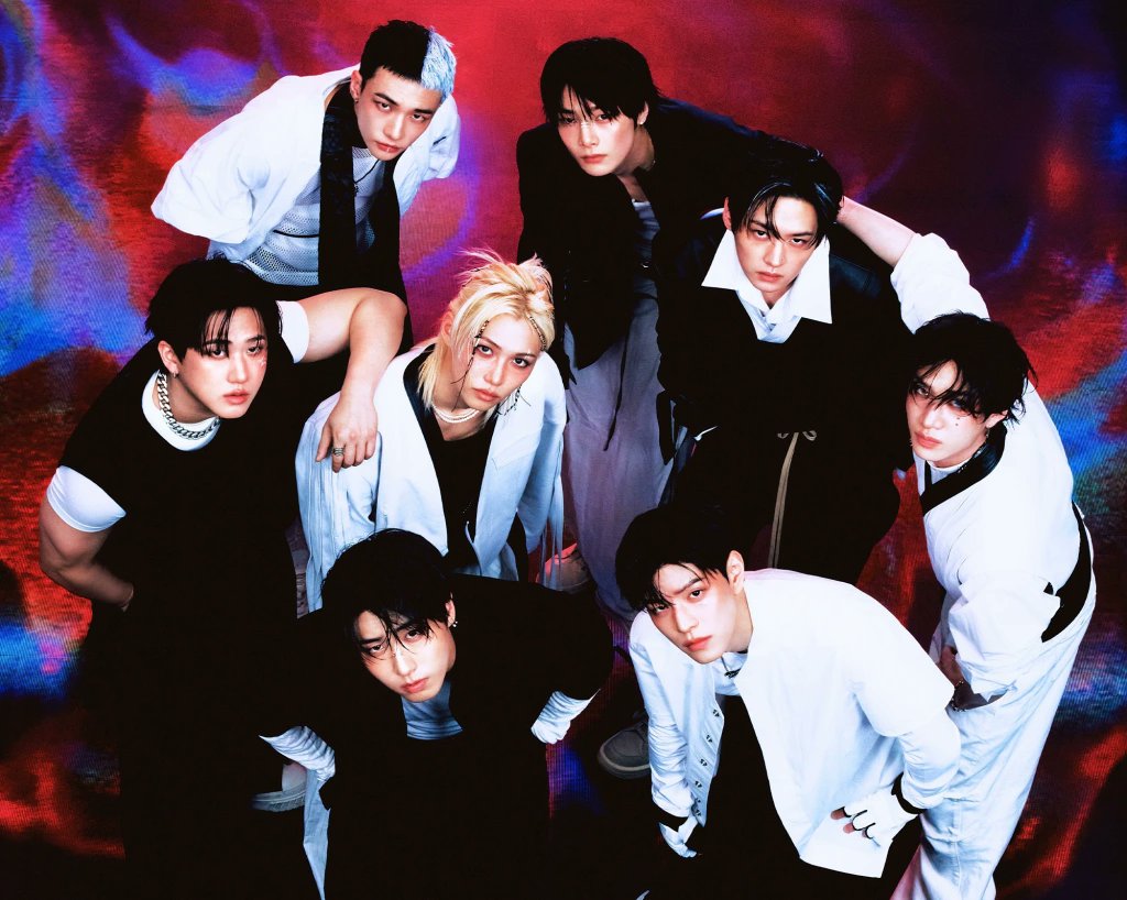 chartdata's tweet photo. K-Pop acts with the most #1 albums in Billboard 200 history:

Stray Kids 8
BTS 7
ATEEZ 3 https://t.co/kRnVC3LXbL