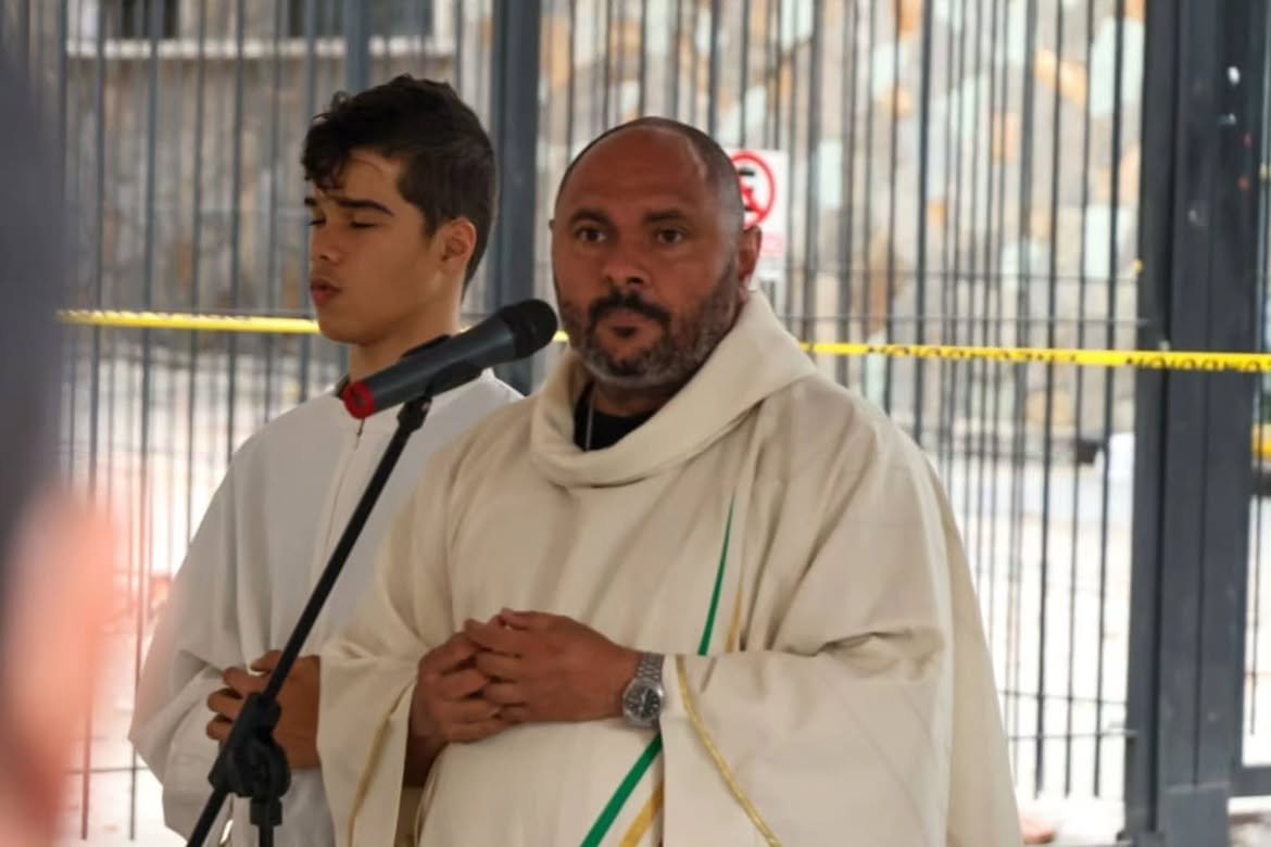 duquegustavoS's tweet photo. Nos unimos en oración desde Bello Campo en una misa especial por las víctimas del terremoto en nuestro país. 

En momentos de dolor, la fe y la unión nos dan fuerza.

Reafirmamos nuestro compromiso con cada familia afectada, en Chacao nadie está solo. https://t.co/9otjnyuK92