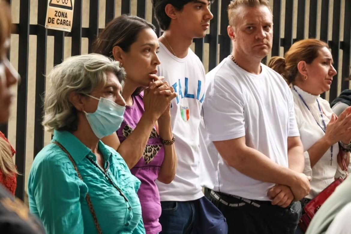 duquegustavoS's tweet photo. Nos unimos en oración desde Bello Campo en una misa especial por las víctimas del terremoto en nuestro país. 

En momentos de dolor, la fe y la unión nos dan fuerza.

Reafirmamos nuestro compromiso con cada familia afectada, en Chacao nadie está solo. https://t.co/9otjnyuK92