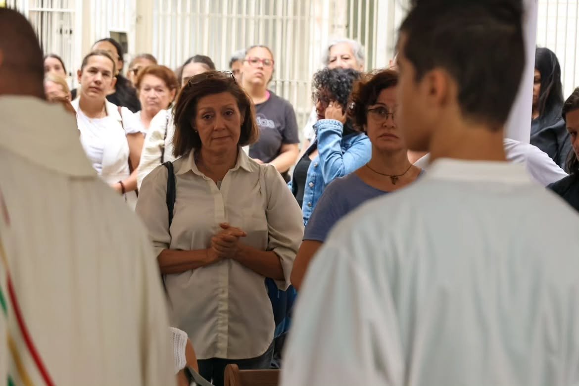 duquegustavoS's tweet photo. Nos unimos en oración desde Bello Campo en una misa especial por las víctimas del terremoto en nuestro país. 

En momentos de dolor, la fe y la unión nos dan fuerza.

Reafirmamos nuestro compromiso con cada familia afectada, en Chacao nadie está solo. https://t.co/9otjnyuK92