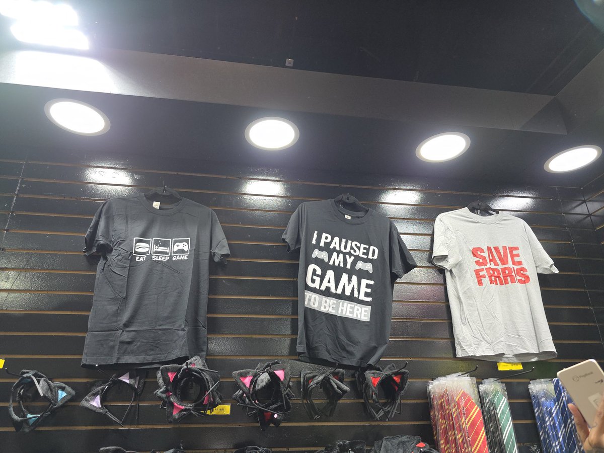 bibi_hikikomori's tweet photo. só as roupas mais fodas e atualizadas no anime friends 🤌🤌🤌 alto nível https://t.co/KAZNh9TlvD