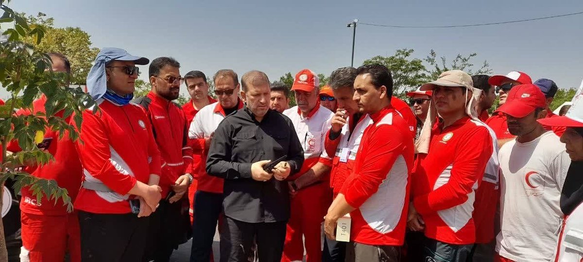 fars_rcs's tweet photo. بازدید دبیرکل جمعیت هلال‌احمر از اردوگاه اسکان اضطراری مراسم تشییع پیکر رهبر شهید جمعیت هلال‌احم�� استان فارس در پارک پردیسان تهران

#باید_برخاست
#اقای_شهید_ایران https://t.co/6960TD3ZnZ