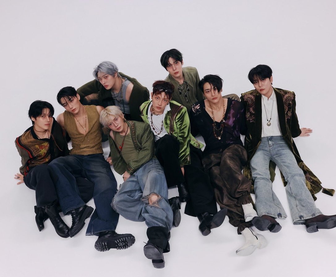 PopBase's tweet photo. ATEEZ album debuts on the Billboard 200:

#1. GOLDEN HOUR : Part.5
#1. GOLDEN HOUR : Part.2
#1. THE WORLD EP.FIN : WILL
#2. GOLDEN HOUR : Part.3
#2. GOLDEN HOUR : Part.1
#2. THE WORLD EP.2: OUTLAW
#3. GOLDEN HOUR : Part.4
#3. THE WORLD EP.1: MOVEMENT
#7. SPIN OFF : FROM THE WITNESS
#42. ZERO : FEVER Part.3
#73. ZERO : FEVER EPILOGUE