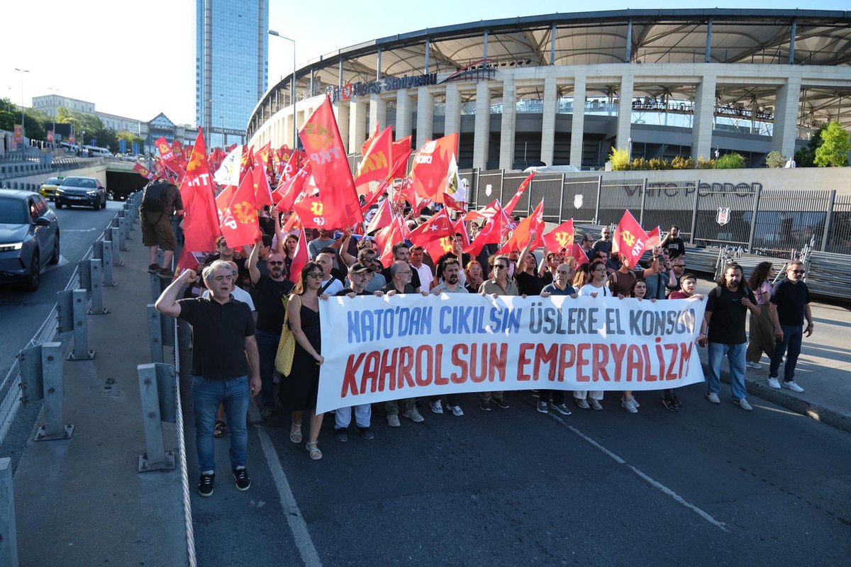 istanbul_tkp's tweet photo. Bugün Taksim'den Dolmabahçe'ye NATO'yu ülkemizde istemediğimizi haykırmak için yürüdük.

Güzel ülkemizi ve geleceğimizi, eli kanlı terör örgütü NATO'nun karanlığından kurtaracağız. 

Hep birlikte kardeşçe ve insanca yaşayacağımız bir ülke kuracağız! Bu memleket bizim, kahrolsun emperyalizm!

#natoyahayır
