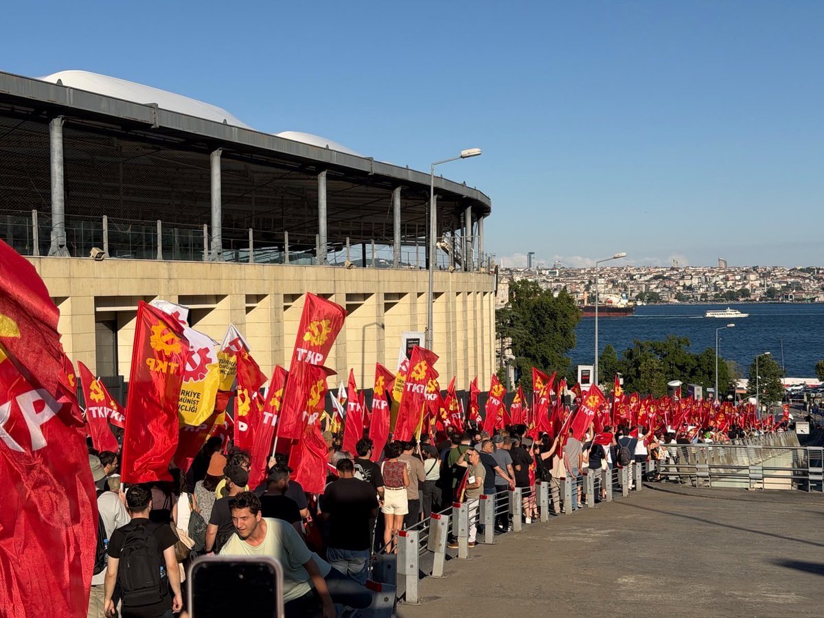 istanbul_tkp's tweet photo. Bugün Taksim'den Dolmabahçe'ye NATO'yu ülkemizde istemediğimizi haykırmak için yürüdük.

Güzel ülkemizi ve geleceğimizi, eli kanlı terör örgütü NATO'nun karanlığından kurtaracağız. 

Hep birlikte kardeşçe ve insanca yaşayacağımız bir ülke kuracağız! Bu memleket bizim, kahrolsun emperyalizm!

#natoyahayır